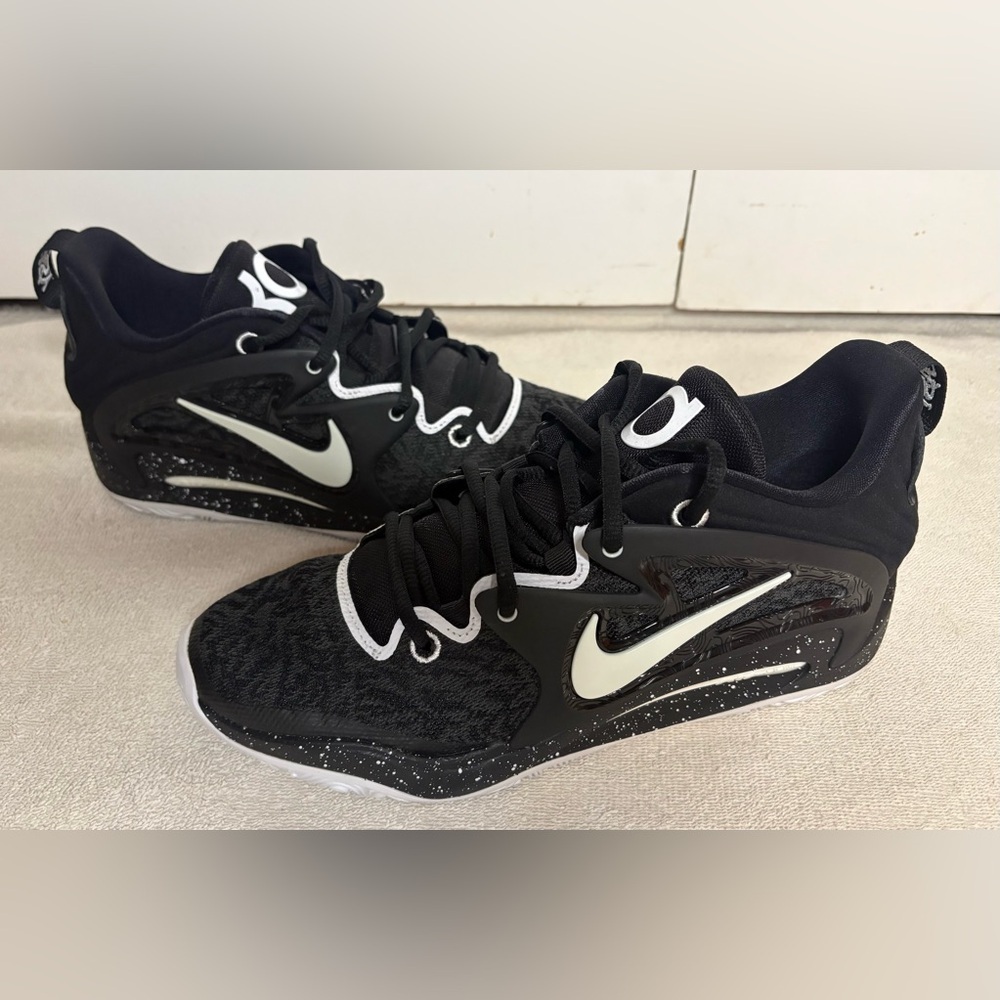 Men’s Size 9 Nike KD 15 TB Team Basketball Shoe Black/White Speckle DO9826-002